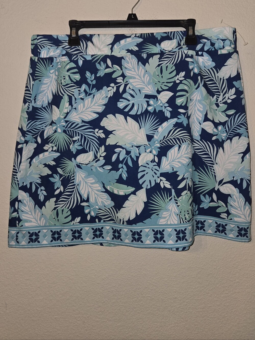Croft & Barrow Navy and Aqua Tropical Print Skort